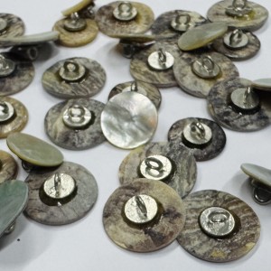 金屬鈕扣
